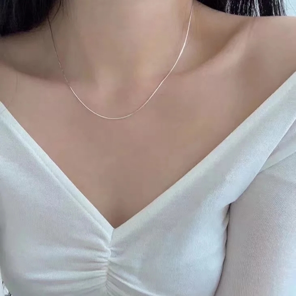 💎✨ Snake Chain Necklace - Picture 4 of 6